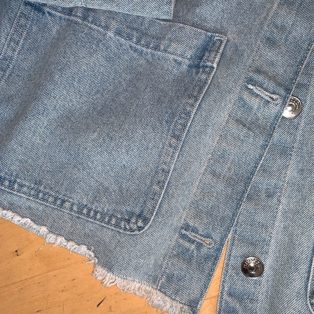 H&M. divided cropped denim jacket, Large - Picture 3 of 5